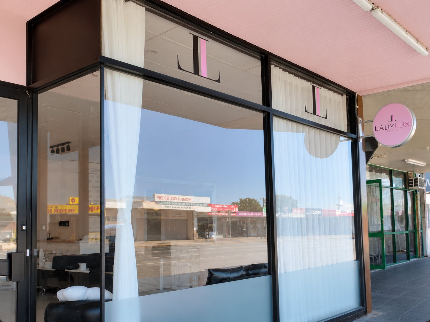 Ladylux De Beaute beauty salon interior