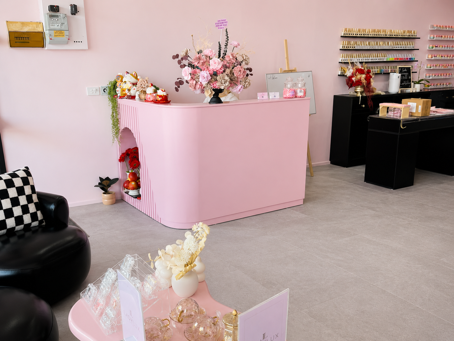 Ladylux De Beaute storefront or salon interior